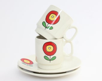 Vintage 1970s coffee cups, set of 2 Italian espresso cups with seventies flower design by Pagnossin