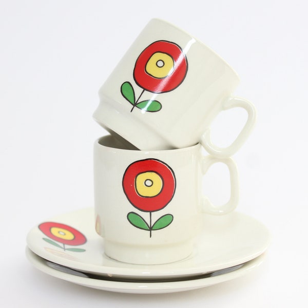 Vintage 1970s coffee cups, set of 2 Italian espresso cups with seventies flower design by Pagnossin