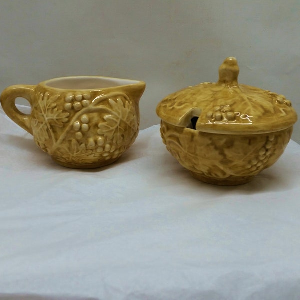 Vintage Peri Wolfman Perigrappa Deruta Italy Creamer and Lidded Sugar Bowl Embossed Grape Leaves Majolica Tuscan Rustic Italian Kitchen