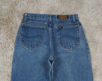 Vintage 90's Lee High Rise Jeans Waist Band Size 25 Distressed Medium Wash Denim Mom Jeans W25 L30.5