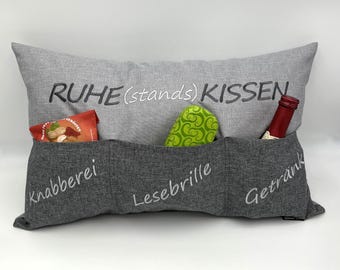 Kissen mit Taschen Ruhestand Rente Geschenk Ruhestandskissen personalisierbar hochwertige Stickerei outdoor wasserabweisend Made in Germany