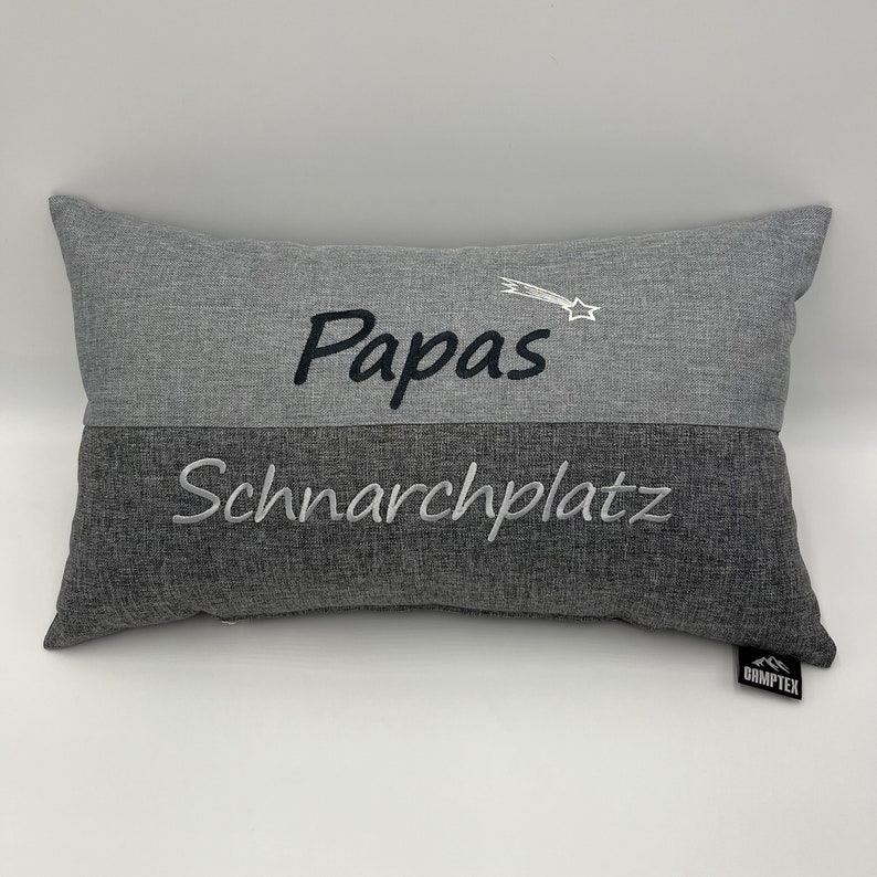 Kissen für Papa Geschenk Papas Schnarchplatz personalisiert hochwertige Stickerei mehrfarbig indoor outdoor wasserabweisend Made in Germany Bild 5