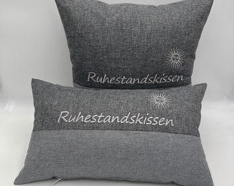 Kissen für Ruhestand Rente Geschenk Ruhestandskissen personalisierbar hochwertige Stickerei  indoor outdoor wasserabweisend Made in Germany