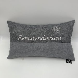 Kissen für Ruhestand Rente Geschenk Ruhestandskissen personalisierbar hochwertige Stickerei indoor outdoor wasserabweisend Made in Germany Bild 5