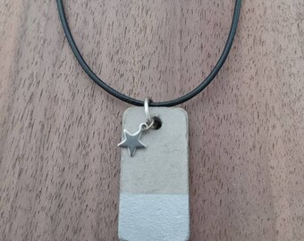 Rectangle necklace in silver concrete