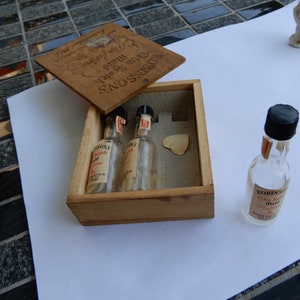 Novelty, 3 little perfume bottles, ROBINSON Cosmetic, sample, Extra Scotch Maid perfume, wooden box