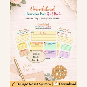 Op de afbeelding: Een afdrukbaar homeschool mom reset pack met dagelijkse en wekelijkse plannerbladen. Het ontwerp bevat een 3-pagina reset systeem met secties voor brain dumps, school focus en meer. De tekst bevat "Overwhelmed Homeschool Mom Reset Pack".
