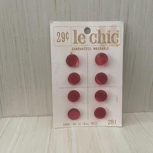 La elegante tarjeta de ocho botones rojos