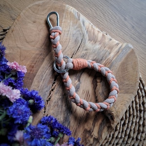 Makramee Wristlet Schlüsselanhänger - 12 FARBEN - Makramee Wristlet mit Karabinerhaken für Schlüssel, Kamera oder Portemonnaie