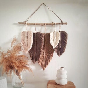 Muurhanger macramé blad - boho muurdecoratie aardse kleuren