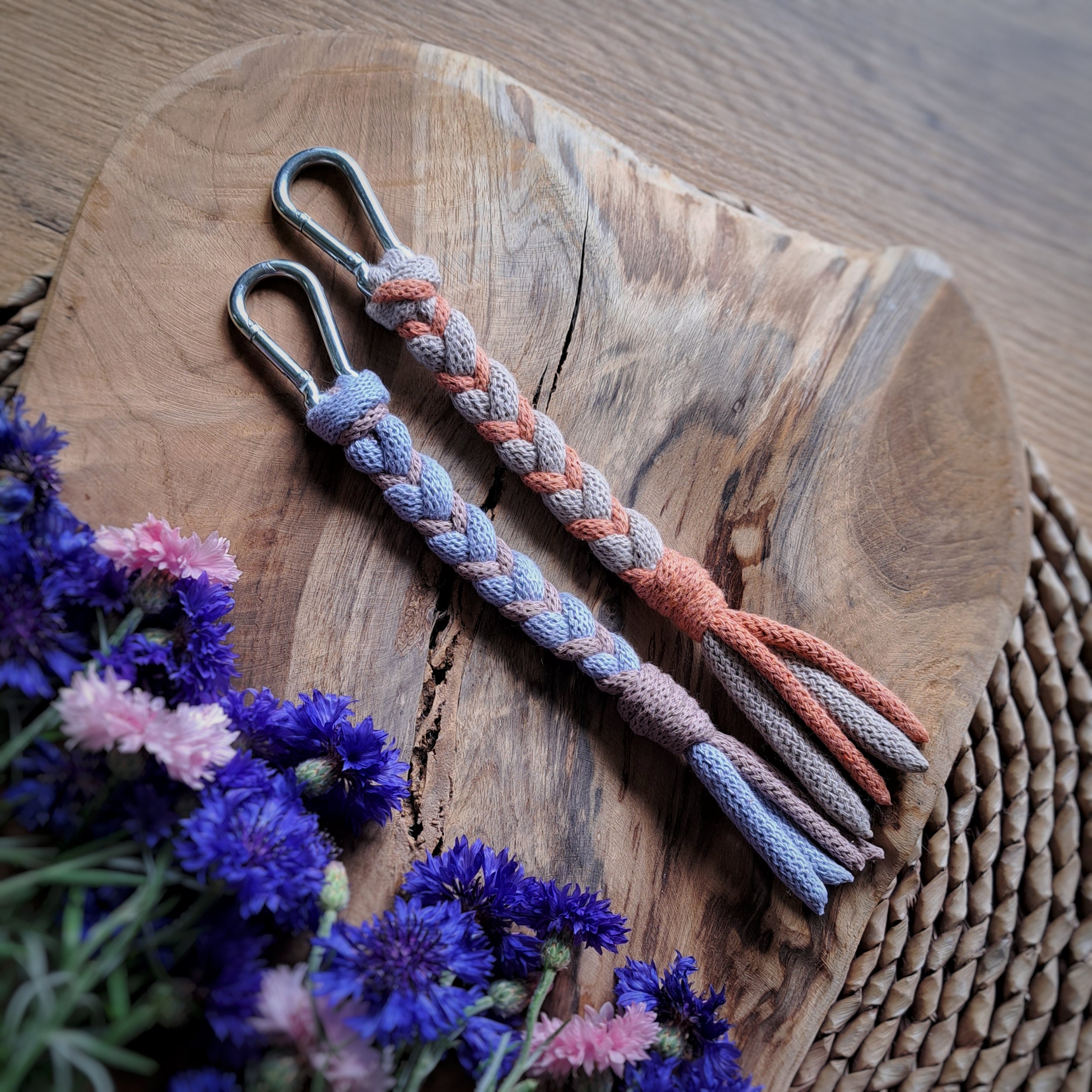 DECi Carabiner Macrame Keychain OVY - メルカリ