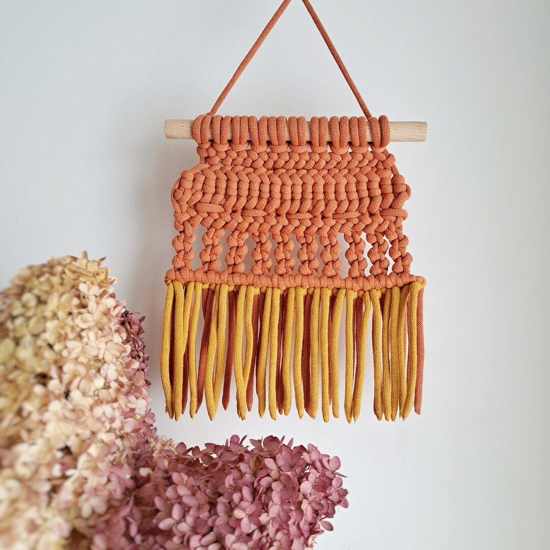Photo inspiration: Fresh Look at Bold Earth Tones Macrame Wall Hanging