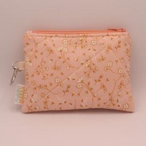 Monedero llavero hecho a mano - Mini monedero llavero de muñeca - Monedero acolchado con cremallera - Pequeño floral en rosa