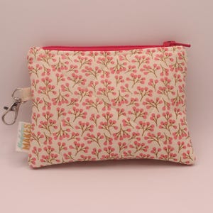 Monedero llavero hecho a mano - Mini monedero llavero de muñeca - Monedero acolchado con cremallera - Pequeñas flores rosas