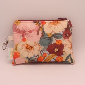 Monedero llavero hecho a mano - Mini monedero llavero de muñeca - Monedero/estuche acolchado con cremallera - Diseño floral vintage