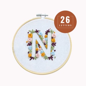 Patrón de bordado de 26 letras para principiantes - Alfabeto floral - Diseño de bordado a mano - Punto de cruz monograma - PDF de bordado inicial