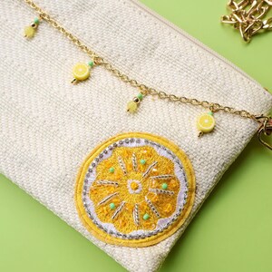 Bolso bandolera bordado con dije de limón y cuentas, divertido bolso amarillo verde, cadena dorada, bolso de mano de rafia con frutas para verano, bolso de mano bohemio para adolescentes y mujeres.