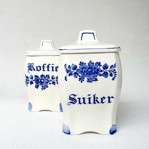 Vintage klassieke koffie- en theepotten met deksel