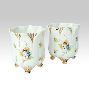 Små vintagevaser i porslin, blommönster, knoppvaser