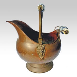 Large copper coal scuttle with Delft ceramic handles – Dutch fireplace decor