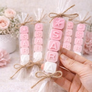 Gepersonaliseerde zeep met naam voor doop, communie en verjaardagen. Originele gastgeschenken. Bruidszeep, babyzeep, communiezeep.