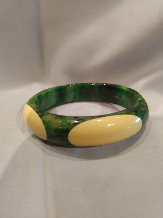 Mottled/Marbleized Green Oval Dot bakelite bangle,