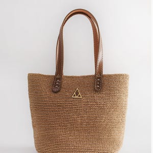 Einkaufstasche - Minimalistische gehäkelte stilvolle Tasche aus Bast - perfektes Geschenk für Sie!