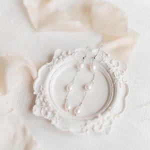 Vide-poches de style baroque Photographie d'art Accessoires de coiffure à plat Anneau de plateau de forme ronde, petite assiette blanche pour épingles par Light Atelier image 1