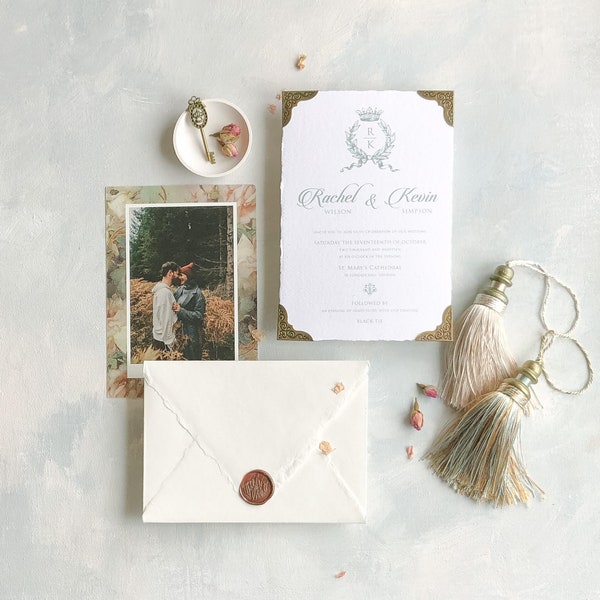Wunderschöne Quaste ~ Fine Art Hochzeitsfotografie Flatlay Styling Requisite Alt Antik Gold Beige Creme Büttenpapier Einladungen Umschlag