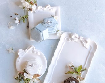 ゴールド/ホワイトのリボン付き小物入れ皿トレイ～ウェディングフォト