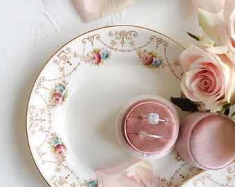 Round Ring Box DUSKY PINK ~ Wedding Fine Art Photography Flat Lay Styling Props Double Ring Velvet Vintage Baroque Style Light Atelier