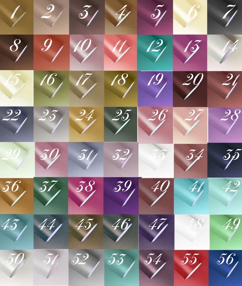 Puede incluir: Una cuadr&iacute;cula de cincuenta y seis muestras cuadradas que muestran varios colores s&oacute;lidos, cada una con un n&uacute;mero blanco del uno al cincuenta y seis superpuesto en el centro. La colecci&oacute;n incluye una amplia gama de tonos, incluyendo matices de azul, rojo, verde, morado y neutros.