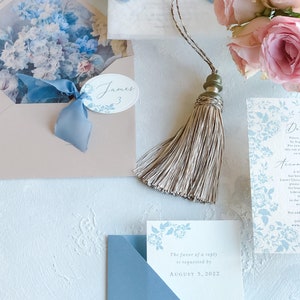 Hermosa borla ~ Fotografía de bodas de bellas artes Estilo Flatlay / Carta antigua Papel hecho a mano Sobre de invitación vintage victoriano