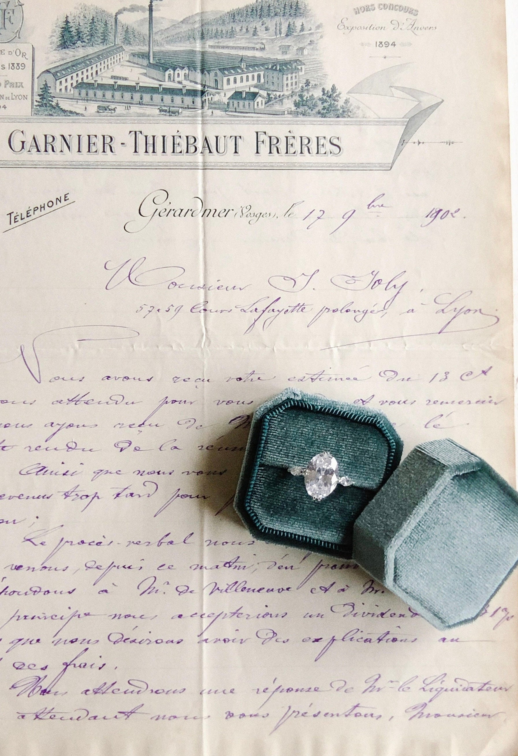 Hochzeit Ring Box: Soft Ocean Grün ~ Schöne Kunst Fotografie Flat Lay Styling Requisiten Einzel / Doppel Ring Ohrringe Samt Quadrat Vintage Stil