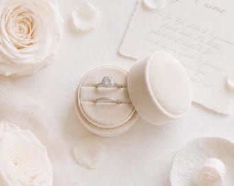 Light CREAM Wedding Ring Box Single Double Triple ring Antique vintage style 1, 2, 3 slots Round Proposal ring box Wedding flat lay props