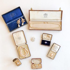Antique Jewelry Ring Box Wedding Photography Ring Earrings display Brown Leather  Velvet FlatLay Props Old Vintage Jewellery Necklace Brooch