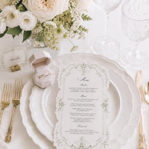 Hochzeitsmenü und Tischkarten im Barock-Rahmen, Blaues Toile de Jouy, Grün-Creme, Perlmutt, Brautparty, Gartenparty, Babyparty, Vintage, Kokett