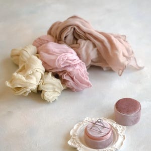 Tecido de estilo de gaze ~ Fotografia de casamento de belas artes Flatlay Styling Props Tecido de malha de organza de seda transparente Creme Rosa Bege Claro Atelier
