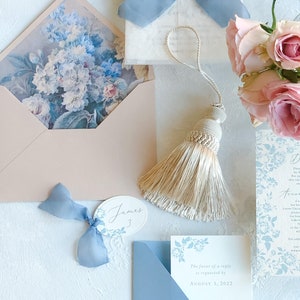 Hermosa borla ~ Fotografía de bodas de bellas artes Estilo Flatlay / Carta antigua Papel hecho a mano Sobre de invitación vintage victoriano