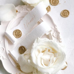 Set von 10 kleinen WACHSSIEGELN Antik Gold Rose Pfingstrose Kalligraphie Namensschilder Tischkarten Hochzeitseinladungen lädt Briefpapier Umschläge