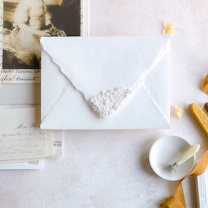 Esquina de encaje para fotografía de bodas plana ~ Carta de caligrafía antigua hecha a mano Sobre de invitación plano victoriano