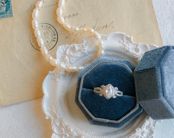 Hochzeit Ring Box Midnight Blue ~ Hochzeitsfotografie Flat Lay Styling Requisite Ring Box Samt Vintage Stil Licht Atelier