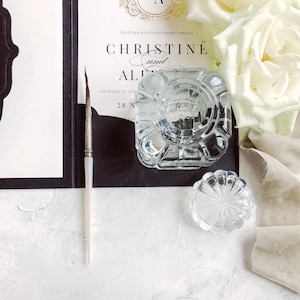 Tinteiro de vidro vitoriano para caligrafia, caneta de tinta, caneta de imersão, fotografia de casamento, adereços de estilo flatlay, convites antigos, papelaria barroca