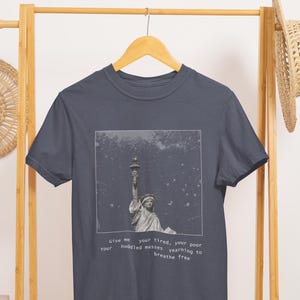 Camiseta com citação da Estátua da Liberdade, camiseta gráfica masculina e feminina com estampa de justiça social, camiseta com estampa de igualdade e liberdade, camiseta com estampa de igualdade do 4 de julho