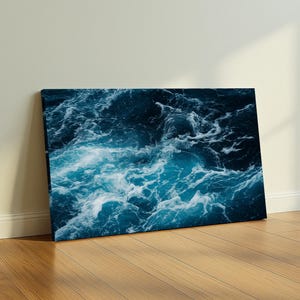 Decorazione murale con onde oceaniche, stampa su tela del mare blu profondo, fotografia di acque costiere per la casa al mare, moderna decorazione da parete con oceano