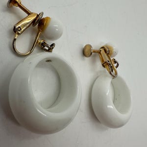 Vintage white and gold tone dangle clip on earrings
