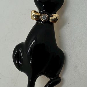 Vintage gold tone black enamel and rhinestone cat brooch