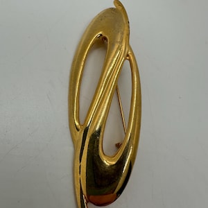 Vintage 1980’s gold tone brooch pin