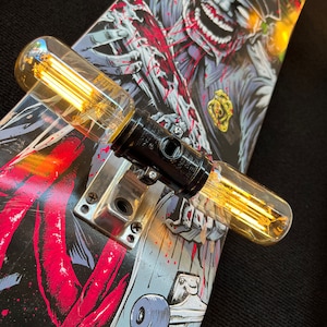 Applique da parete in stile skateboard fatta a mano