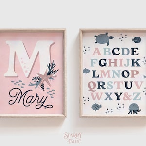 Unter dem Meer benutzerdefinierte Kinderzimmer Namensschild & Ozean Alphabet Poster Set von 2 Drucken, rosa Mädchen Kinderzimmer Dekor, personalisierte druckbare Wandkunst